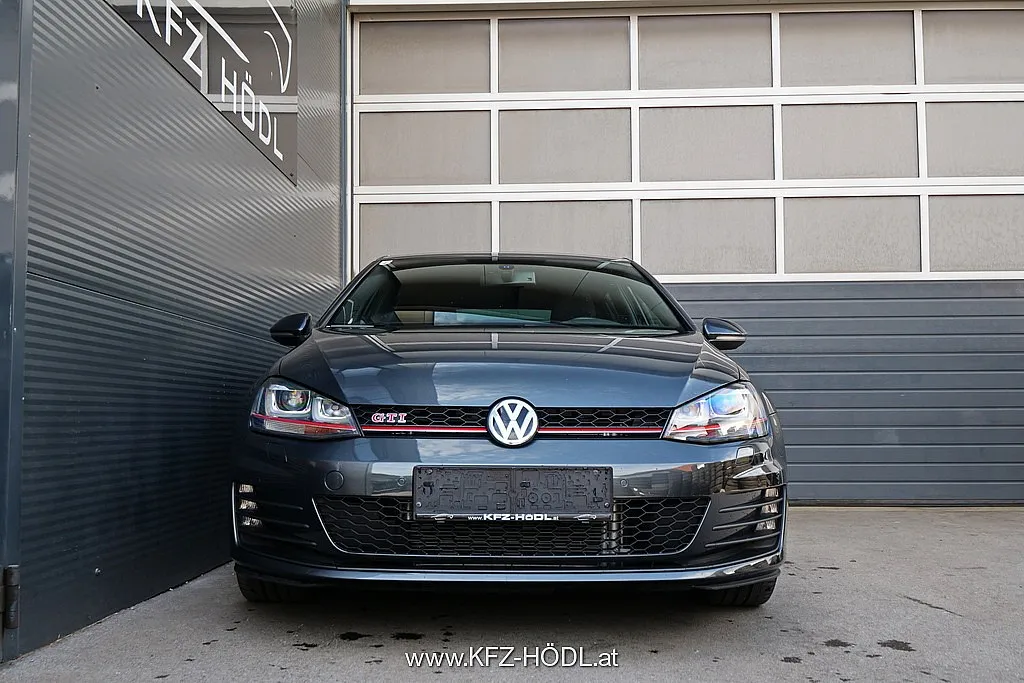 Volkswagen Golf GTI 2,0 TSI Performance Image 3